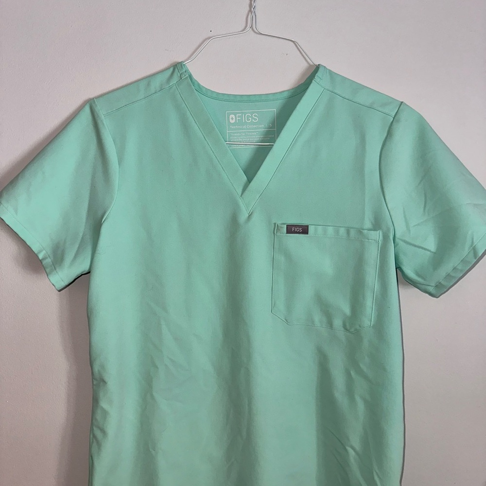 FIGS Catarina Top